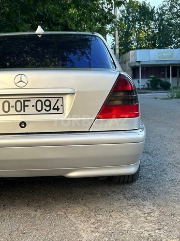 Mercedes C 200-11