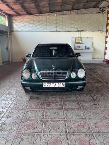 Mercedes E 220-10