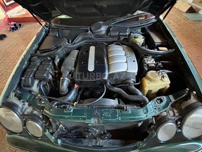 Mercedes E 220-17