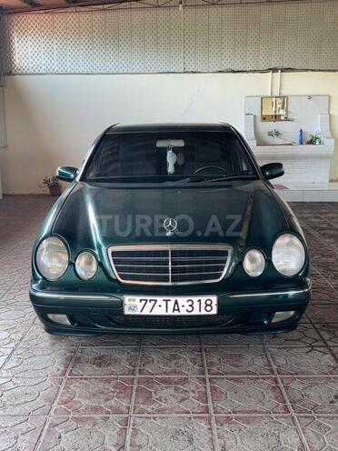 Mercedes E 220-11