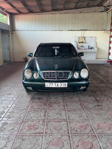 Mercedes E 220-1