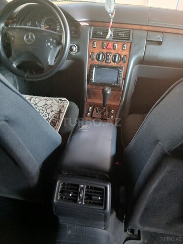 Mercedes E 220-3