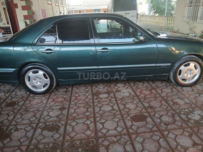 Mercedes E 220-2