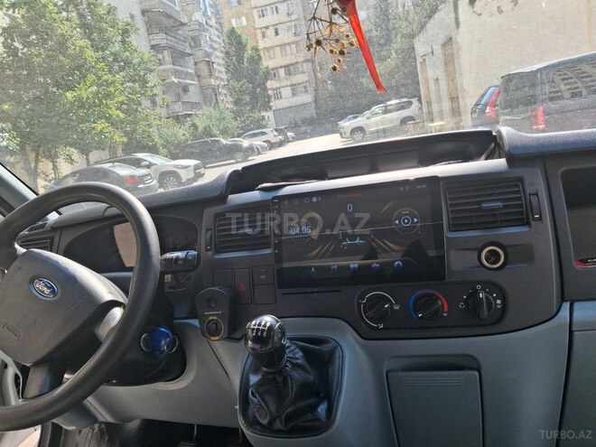 Ford Transit-6