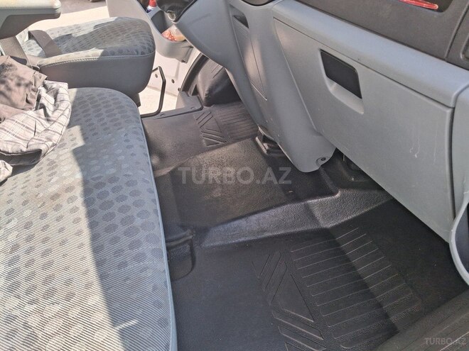 Ford Transit-5