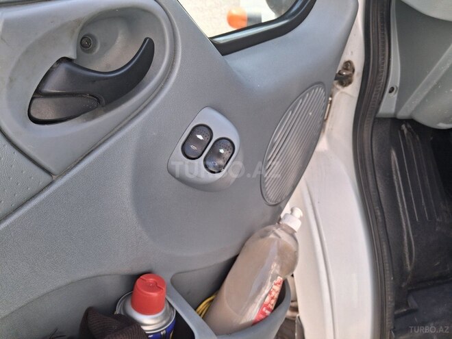 Ford Transit-10