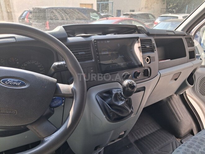 Ford Transit-15