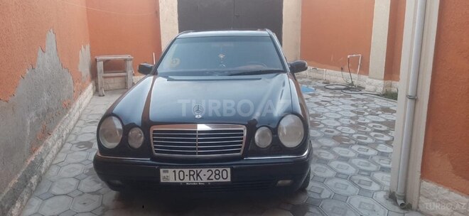 Mercedes E 280-1