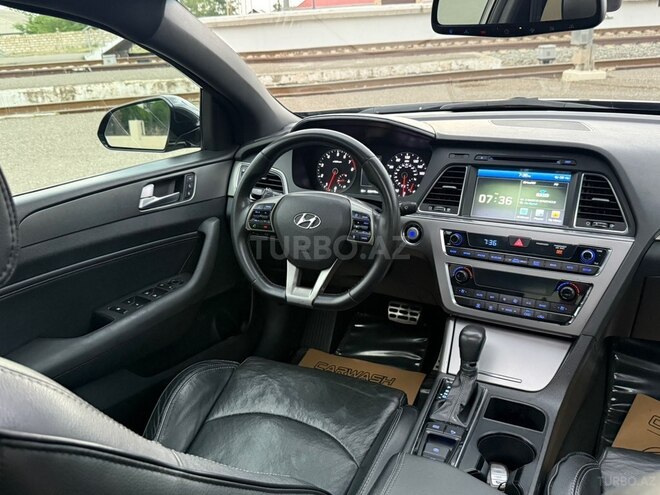 Hyundai Sonata-16