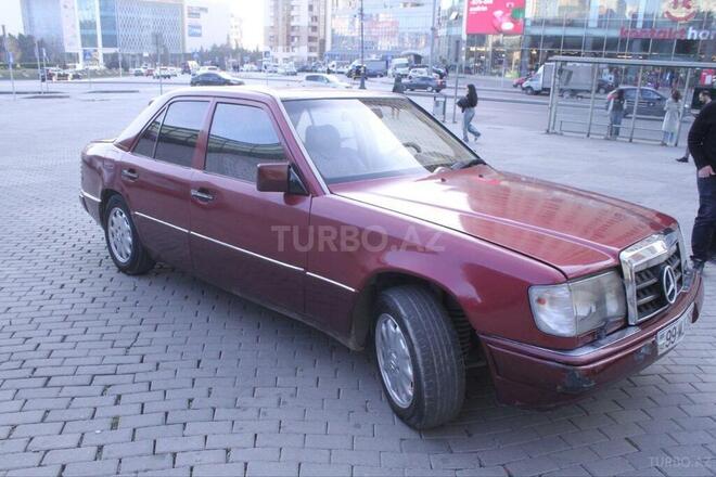 Mercedes 220 E-1