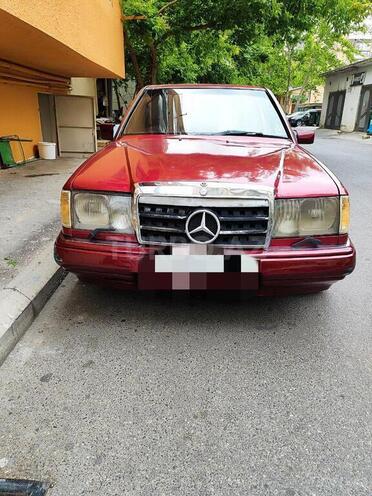 Mercedes 220 E-2
