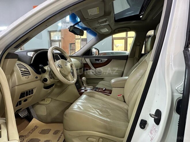 Infiniti FX35-7