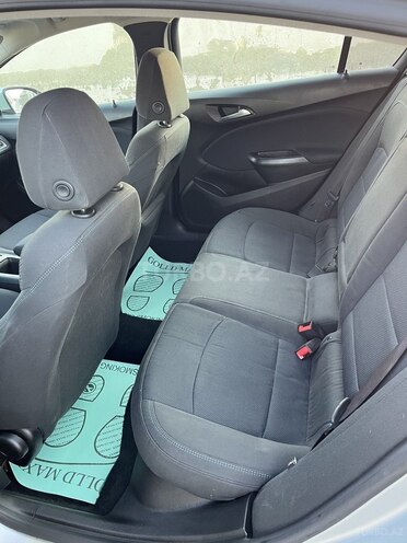 Chevrolet Cruze-9