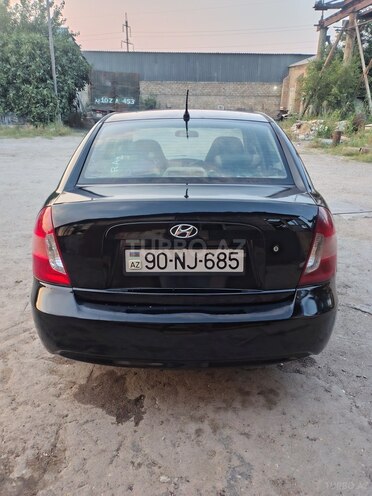 Hyundai Accent-4