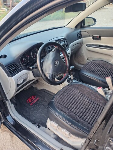 Hyundai Accent-7