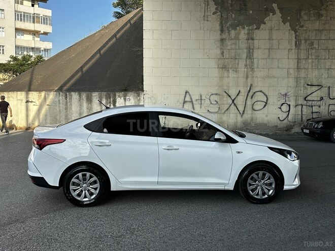 Hyundai Accent-3