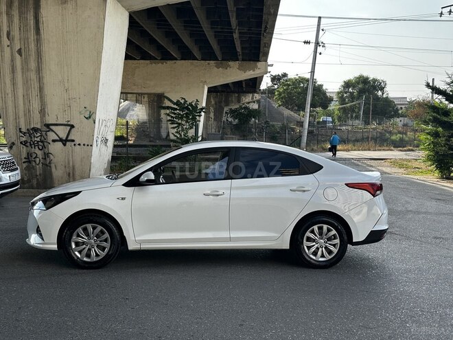 Hyundai Accent-4