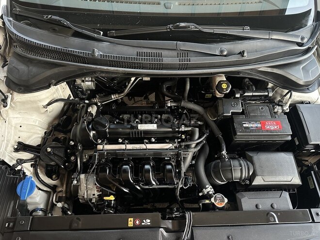 Hyundai Accent-12