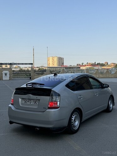 Toyota Prius-4