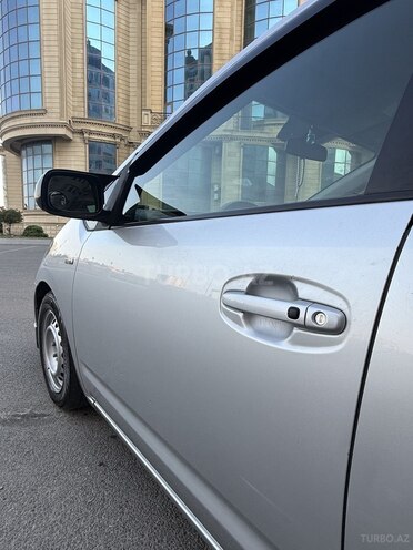 Toyota Prius-13