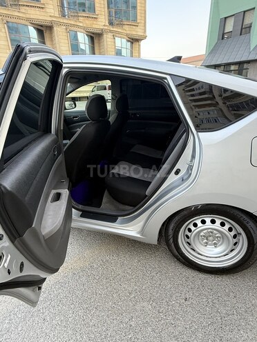 Toyota Prius-12