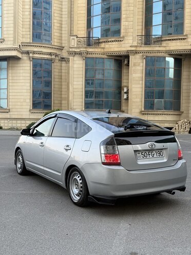 Toyota Prius-5