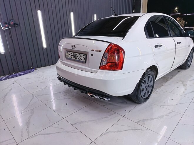 Hyundai Accent-10