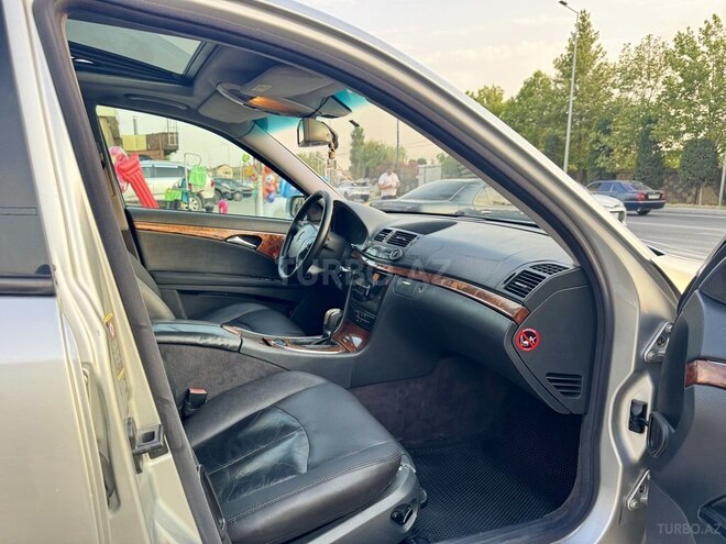 Mercedes E 200-11