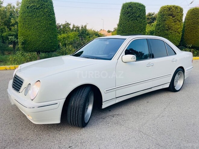Mercedes E 320-11