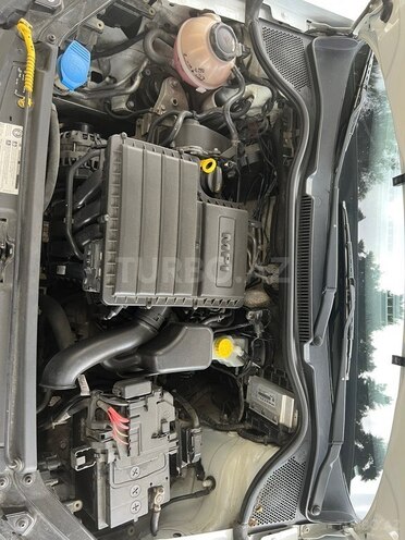 Volkswagen Polo-11