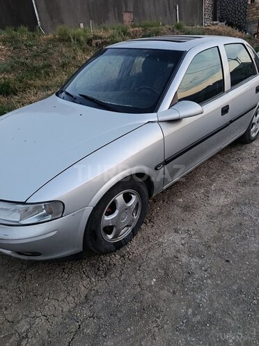 Opel Vectra-3