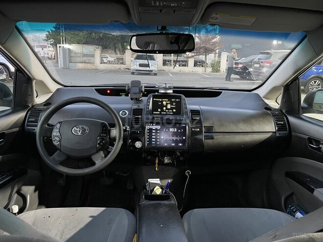 Toyota Prius-8