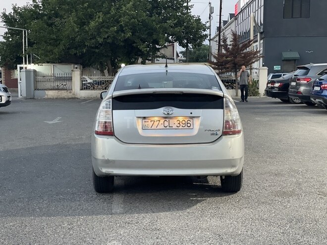Toyota Prius-4