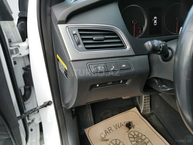 Hyundai Sonata-10