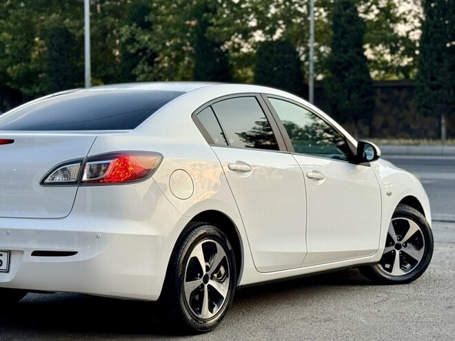 Mazda 3-3