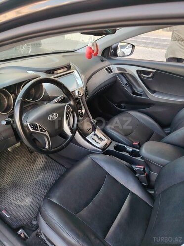 Hyundai Elantra-9