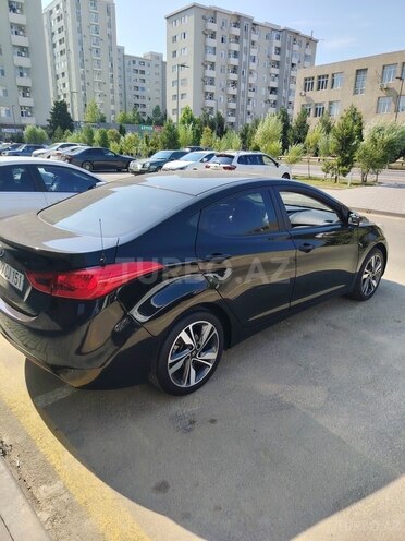 Hyundai Elantra-11