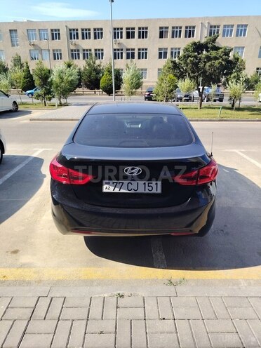 Hyundai Elantra-12