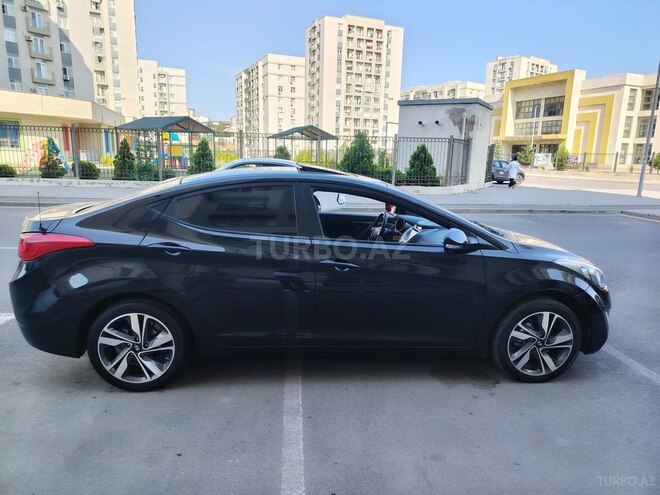 Hyundai Elantra-3