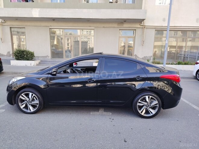 Hyundai Elantra-4