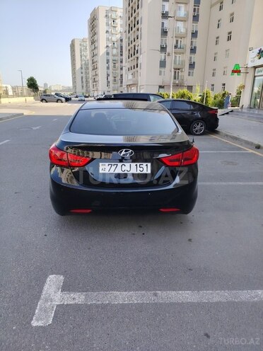 Hyundai Elantra-2