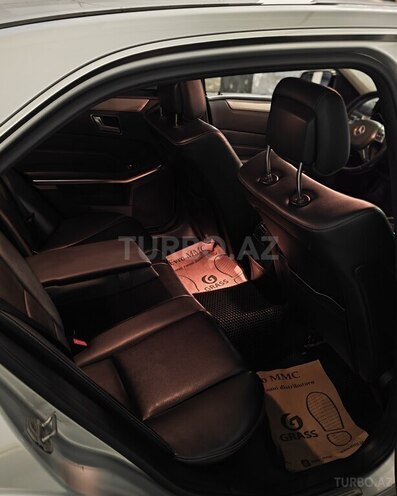 Mercedes E 220-17