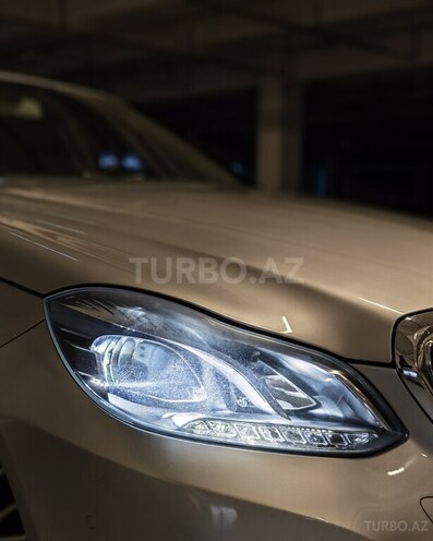 Mercedes E 220-12