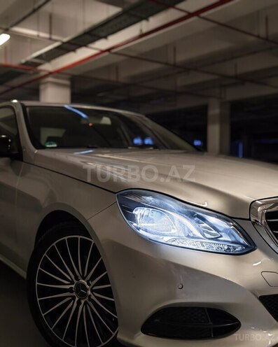 Mercedes E 220-11