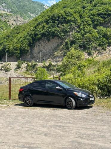 Hyundai Accent-2