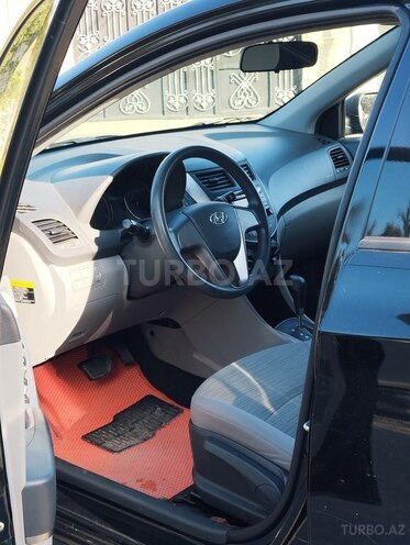 Hyundai Accent-7