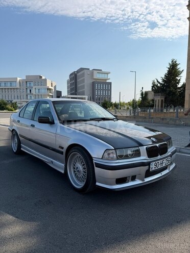 BMW 320-1