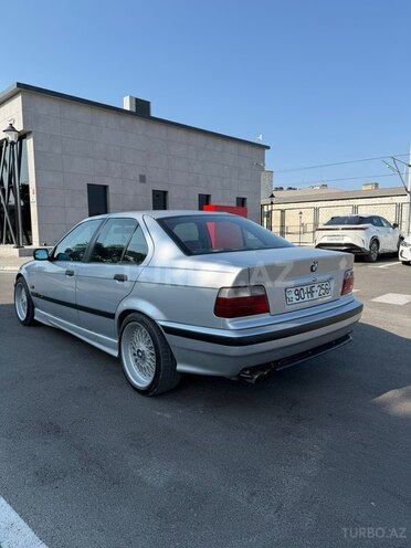 BMW 320-3