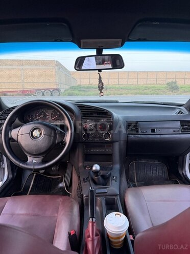 BMW 320-7