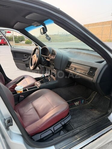 BMW 320-8